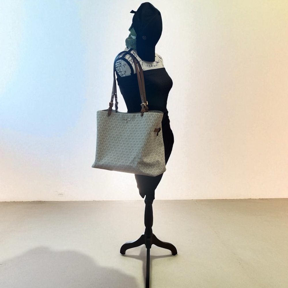 Michael Kors Jet Set Travel Tote Vanilla/Acorn w Care Card